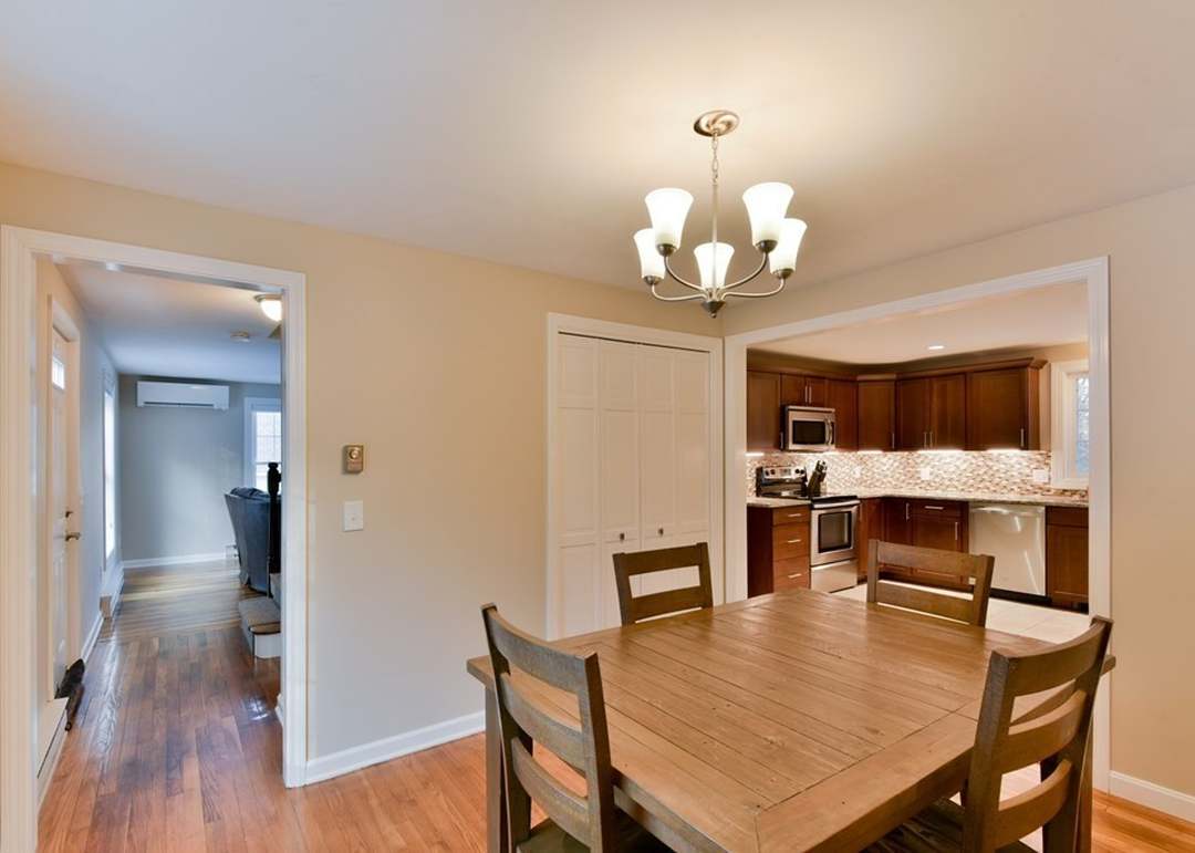 42 Westwood Dr, Sturbridge, MA 01566