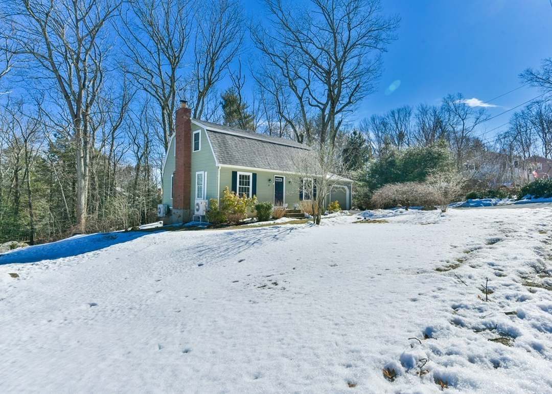 42 Westwood Dr, Sturbridge, MA 01566