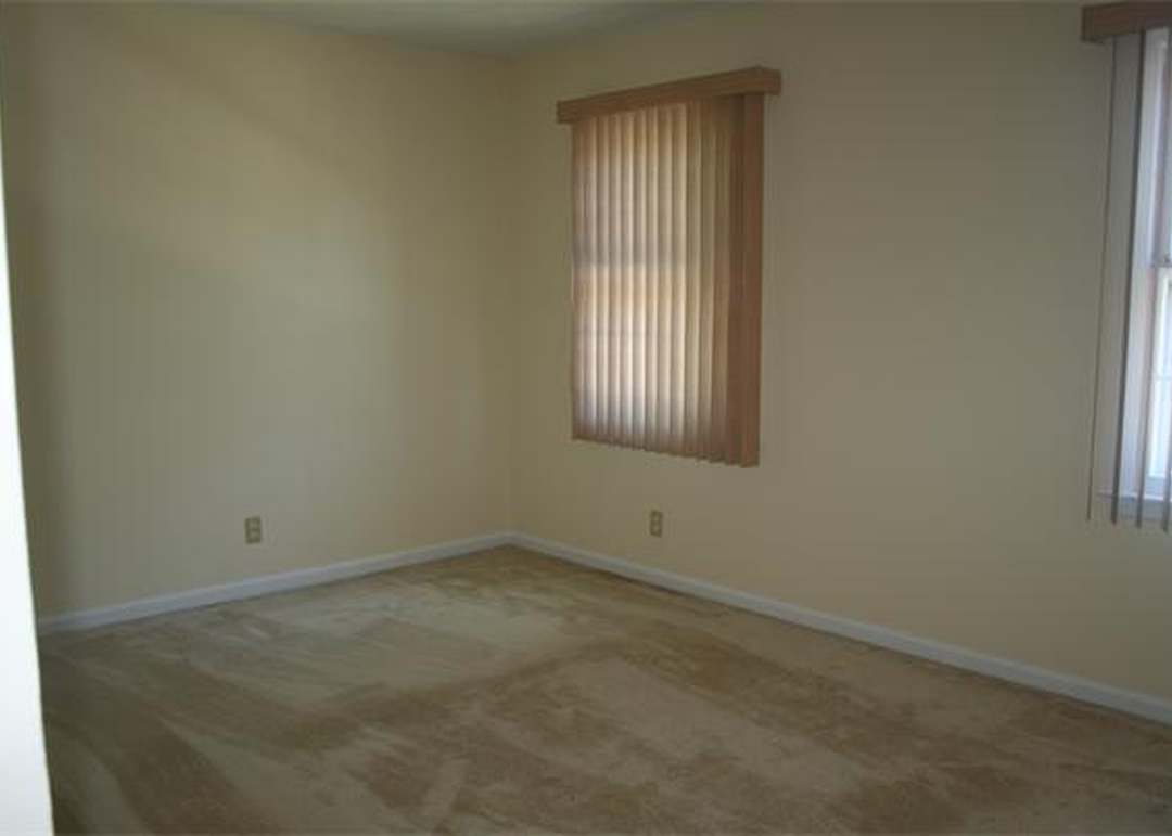 40 Yorktown Dr Unit D, Springfield, MA 01108