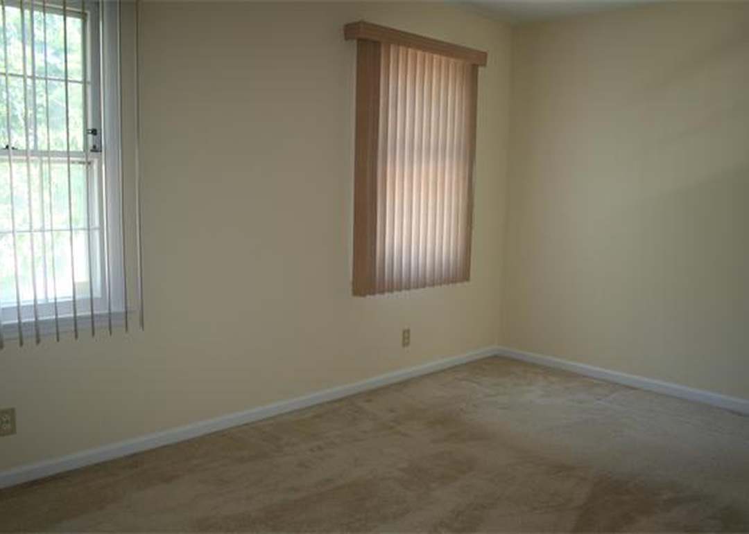40 Yorktown Dr Unit D, Springfield, MA 01108