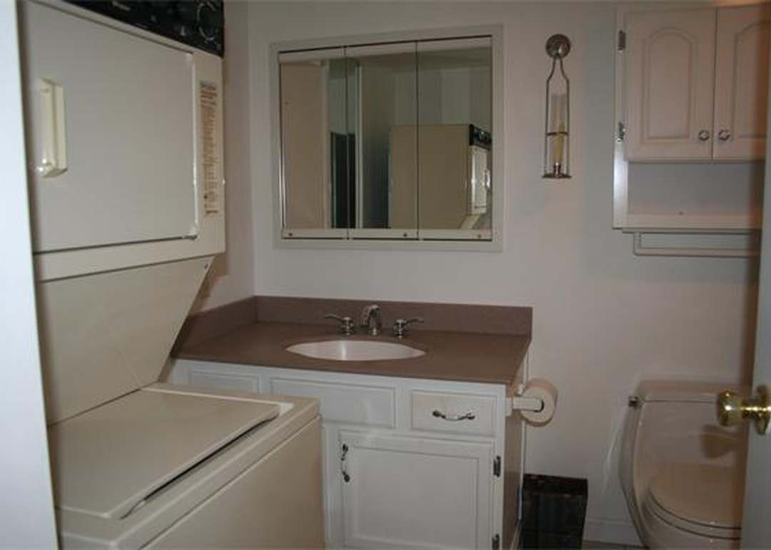 40 Yorktown Dr Unit D, Springfield, MA 01108