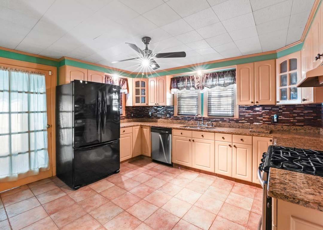 105 Dawson St, New Bedford, MA 02745
