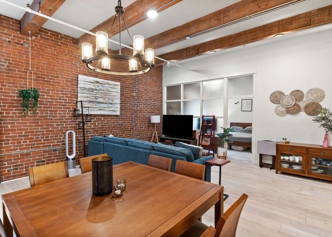15 Sleeper St #203, Boston, MA 02210
