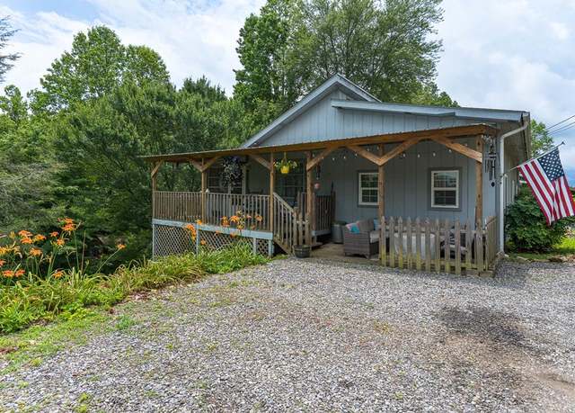 Property at 329 Chalet Cir, Murphy, NC 28906, 3 beds, 2 baths