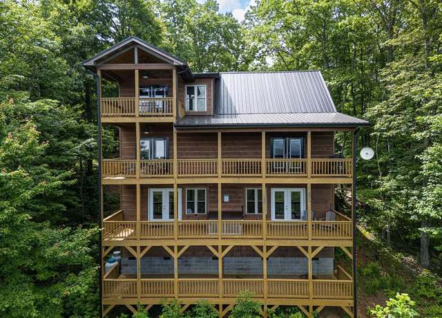 Property at 40 Reitzel Ridge Trl, Murphy, NC 28906, 2 beds, 3.5 baths