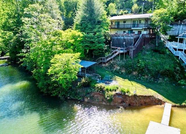Property at 238 Lakeview Dr, Almond, NC 28702, 3 beds, 2 baths