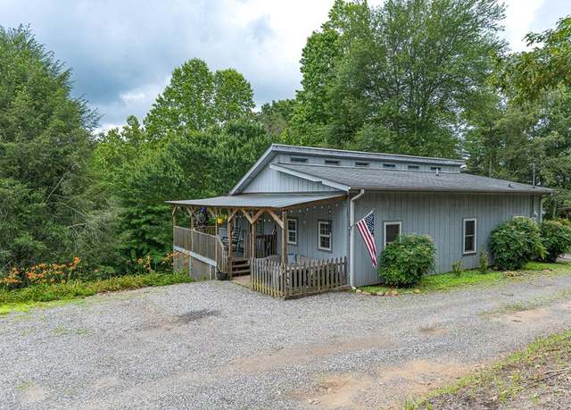 Property at 329 Chalet Cir, Murphy, NC 28906, 3 beds, 2 baths