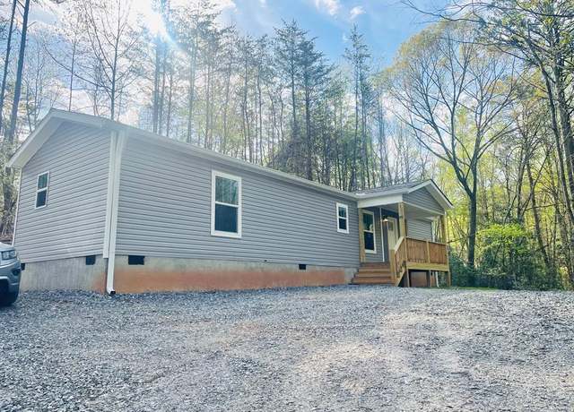 Property at 195 Loganberry Ln, Hayesville, NC 28904, 2 beds, 2 baths