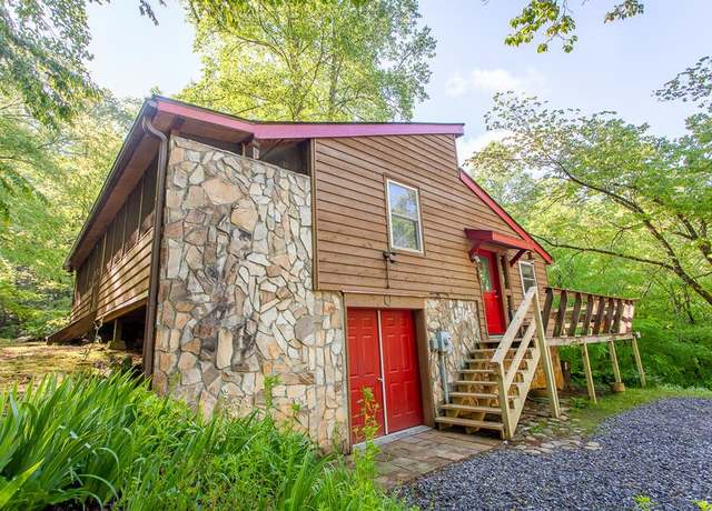 Property at 410 Running Deer Ln, Murphy, NC 28906, 2 beds, 1 bath
