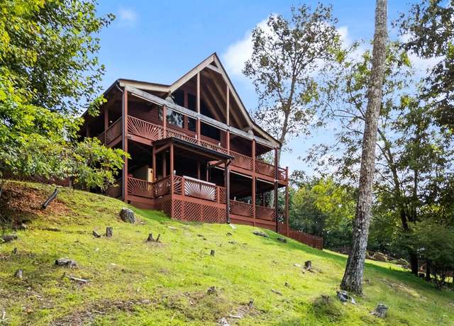 Property at 40 Crab Apple Ln, Murphy, NC 28906, 2 beds, 3 baths