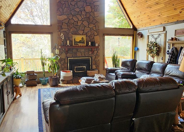 Property at 1924 Cook Bridge Rd, Murphy, NC 28906, 3 beds, 3.5 baths