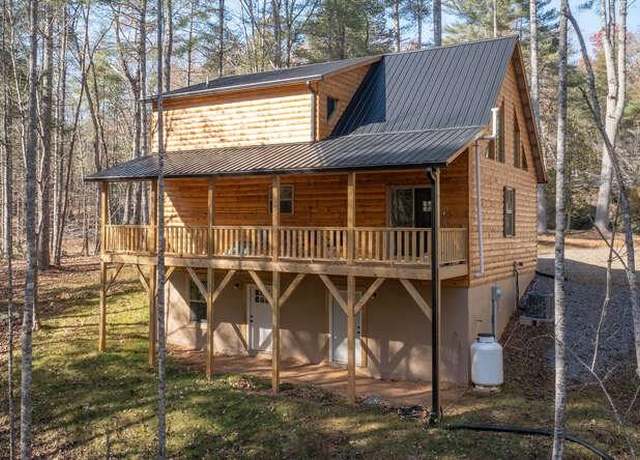 Property at 10 Oakcrest Ln, Murphy, NC 28906, 2 beds, 2.5 baths
