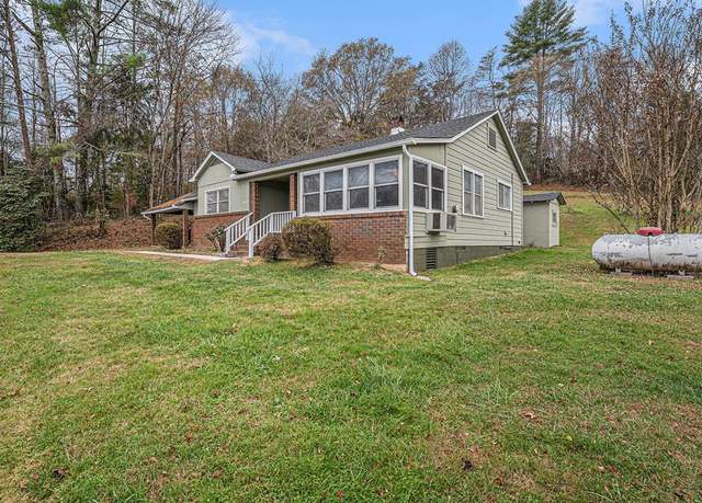 Property at 667 Ada St, Blue Ridge, GA 30513, 3 beds, 1.5 baths
