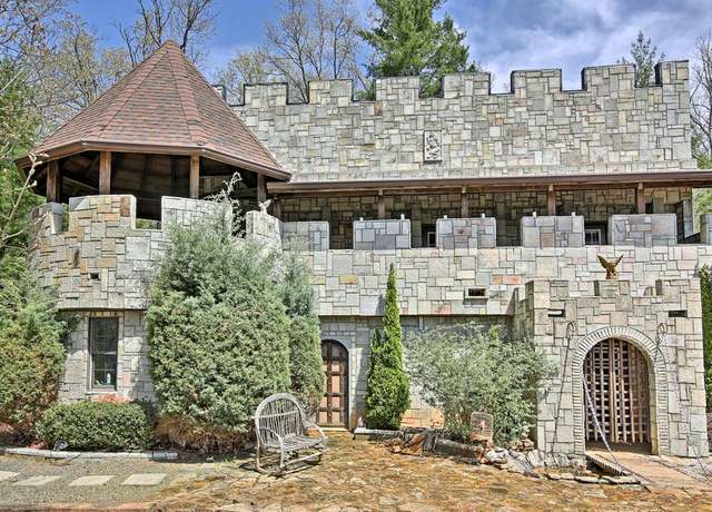 Property at 150 Castle Ct, Murphy, NC 28906, 3 beds, 3.5 baths