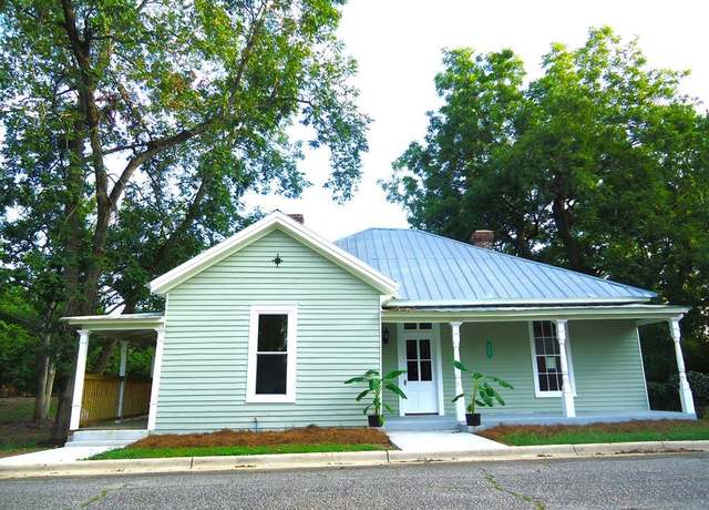 Property at 233 E 5th Ave, Buena Vista, GA 31803, 3 beds, 2 baths