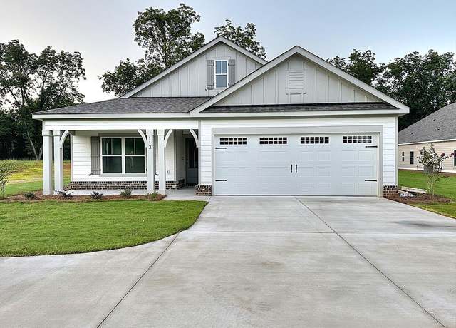 Property at 113 Chinaberry St, Pine Mountain, GA 31822, 4 beds, 3 baths