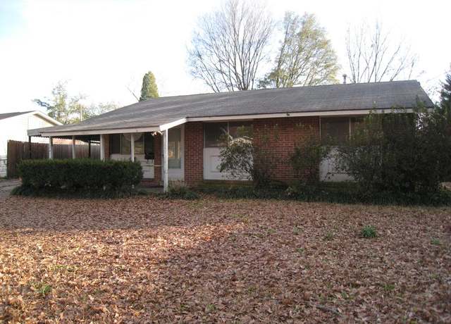 Property at 2416 Broadmoor Dr, Columbus, GA 31903, 4 beds, 1.5 baths
