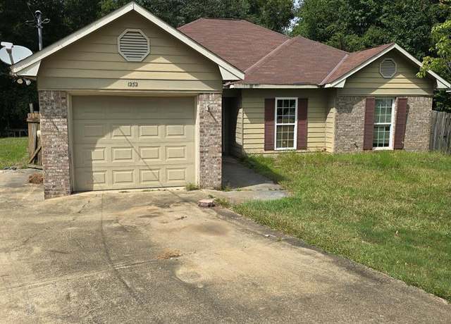 Property at 1252 School House Dr, Columbus, GA 31907, 3 beds, 2 baths