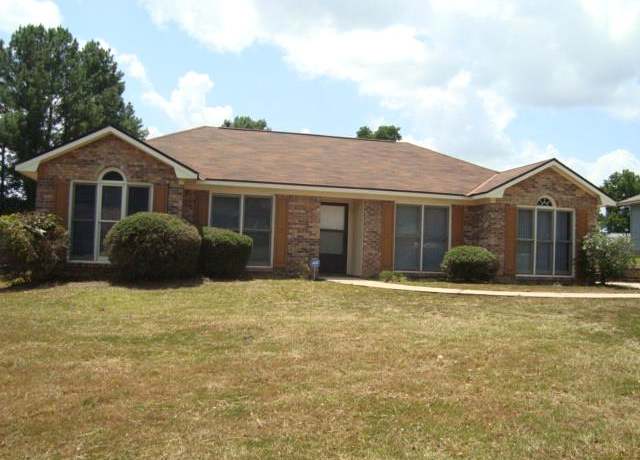 Property at 4118 Terrace Pointe Dr, Columbus, GA 31909, 3 beds, 2 baths