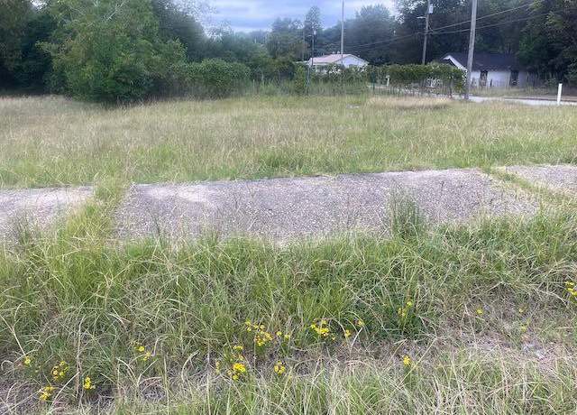 Property at 400 10th Ave, Phenix City, AL 36869