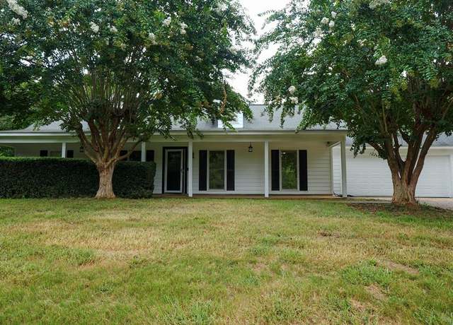 Property at 442 Oakview Cir, Smiths Station, AL 39877, 3 beds, 2 baths