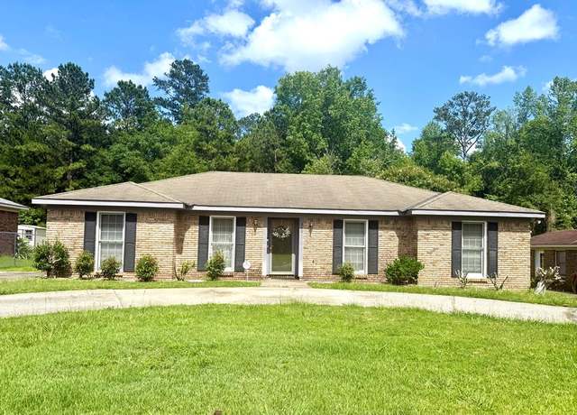Property at 300 Jefferson Dr, Columbus, GA 31907, 3 beds, 2 baths