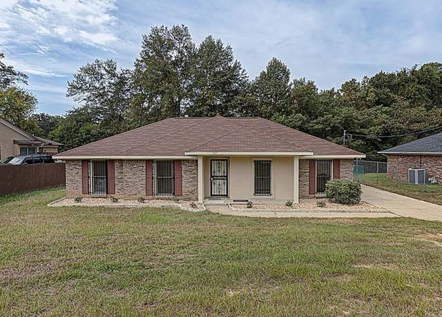Property at 1365 Boxwood Blvd, Columbus, GA 31906, 3 beds, 2 baths