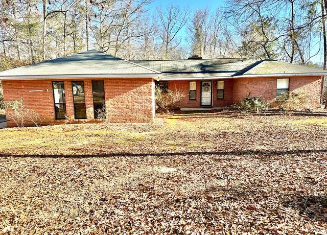 Property at 37 Bayview Dr, Phenix City, AL 36870, 3 beds, 2 baths