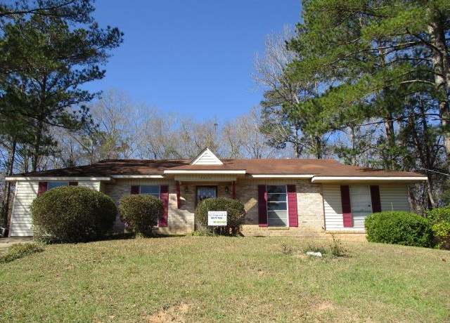 Property at 1703 Ridge Crest Dr, Phenix City, AL 36869, 3 beds, 1.5 baths