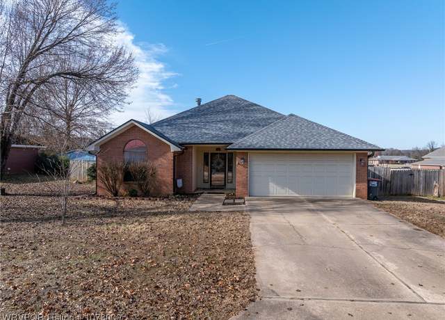 Property at 213 N 28 St, Ozark, AR 72949, 3 beds, 2 baths