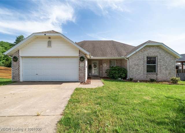 Property at 2215 Sweetwater Ranch Ave, Springdale, AR 72764, 3 beds, 2 baths
