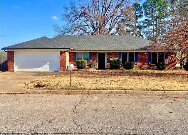 Property at 7811 Meadow Dr, Fort Smith, AR 72908, 3 beds, 2 baths