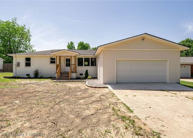 Property at 3206 Hendricks Blvd, Fort Smith, AR 72903, 4 beds, 2 baths