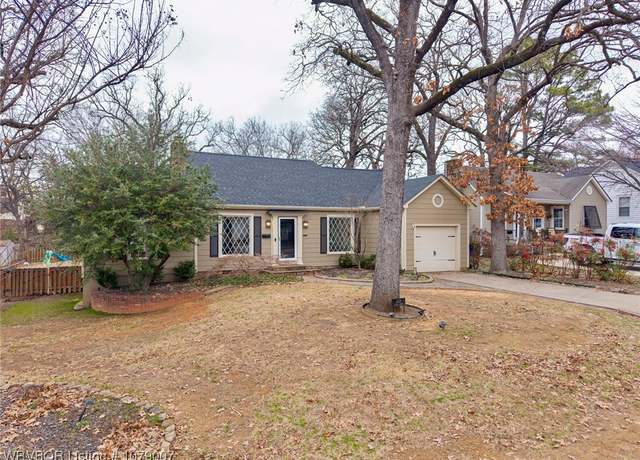 Property at 2221 S U St, Fort Smith, AR 72901, 3 beds, 2.5 baths