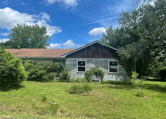 Property at 701 E Chickasaw Ave, Sallisaw, OK 74955, 3 beds, 2 baths