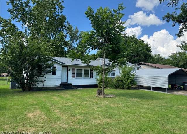 Property at 106 E Cedar St, Hackett, AR 72937, 2 beds, 1 bath