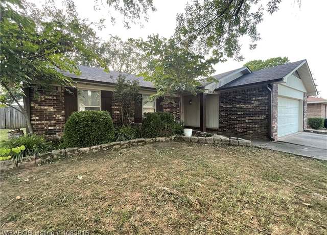 Property at 8914 S 30th St, Fort Smith, AR 72908, 3 beds, 2 baths