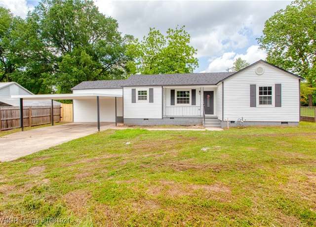 Property at 2711 Virginia Ave, Fort Smith, AR 72904, 3 beds, 2 baths
