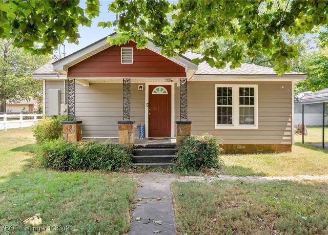 Property at 106 S Vine St, Hackett, AR 72937, 3 beds, 1 bath