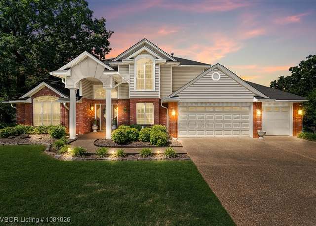 Property at 1309 Valley View St, Van Buren, AR 72956, 5 beds, 3.5 baths
