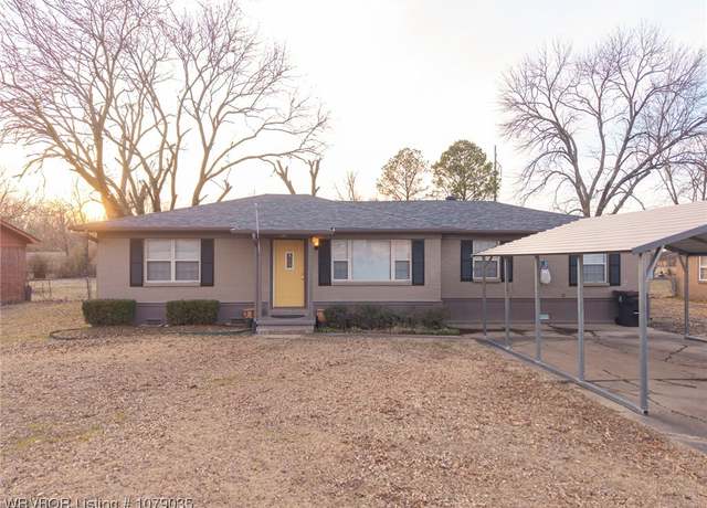 Property at 6820 S 7th St, Fort Smith, AR 72908, 4 beds, 2 baths