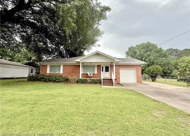 Property at 2305 N 52nd St, Fort Smith, AR 72904, 3 beds, 2 baths
