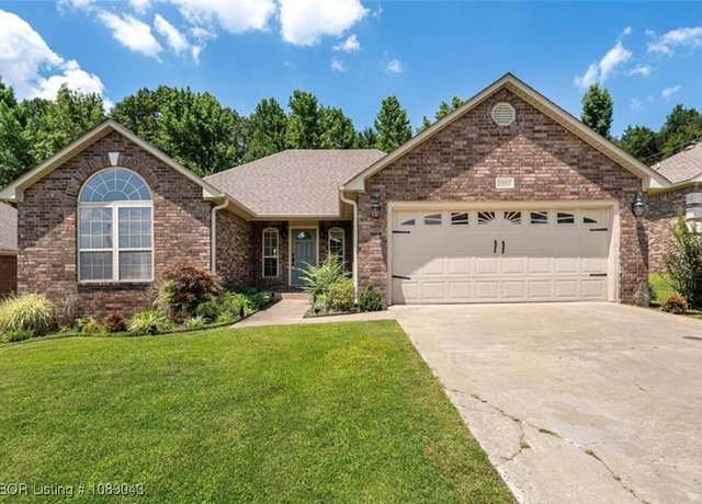 Property at 2452 Park Ave, Van Buren, AR 72956, 3 beds, 2 baths