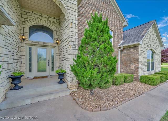 Property at 2601 Bugscuffle Rd, Lavaca, AR 72941, 3 beds, 2.5 baths