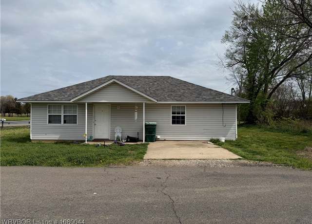 Property at 200 E Scott Ave, Sallisaw, OK 74955, 3 beds, 1.5 baths