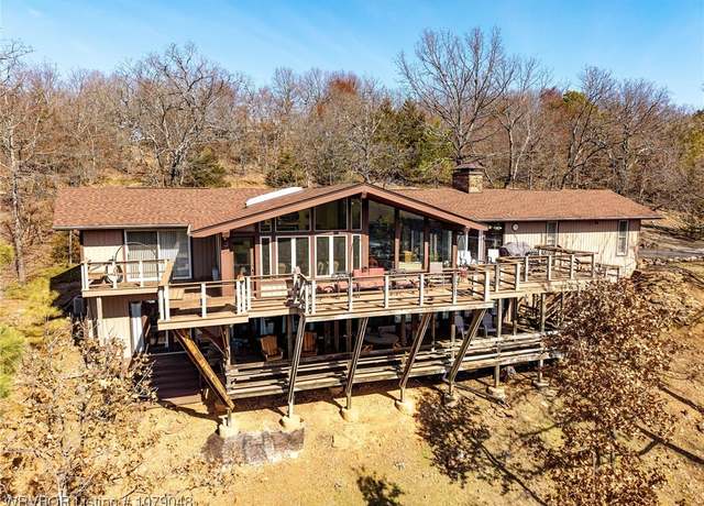 Property at 326 Upper Wofford Rd, Fort Smith, AR 72916, 2 beds, 3 baths