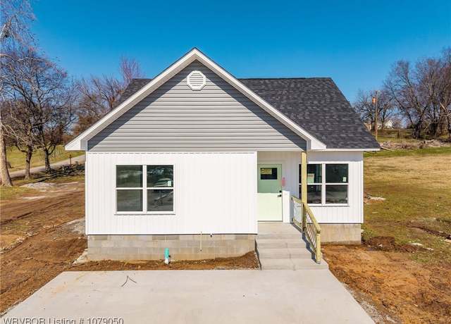 Property at 1905 Pryor Ave, Fort Smith, AR 72904, 2 beds, 1 bath