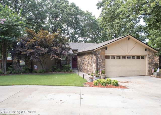 Property at 3237 Edinburgh Dr, Fort Smith, AR 72908, 3 beds, 2 baths
