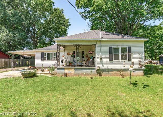 Property at 303 4th St, Lavaca, AR 72941, 3 beds, 1 bath