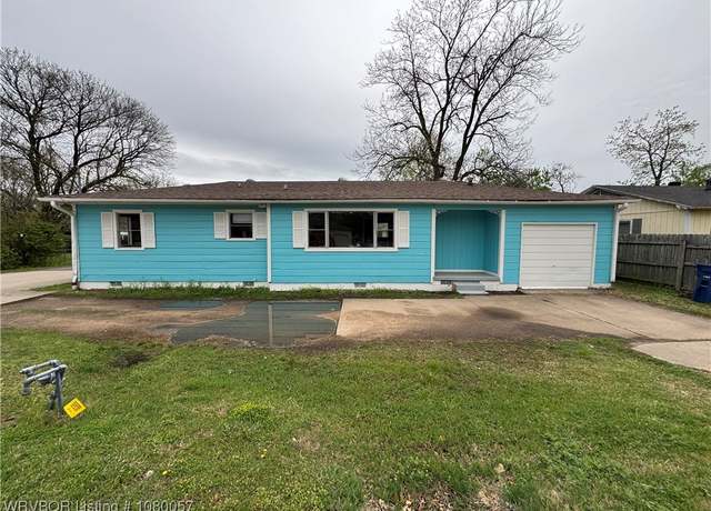 Property at 2924 Phoenix Ave, Fort Smith, AR 72901, 4 beds, 1 bath